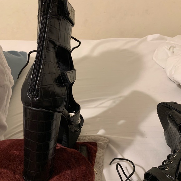 Size 8 open toe heels - Picture 7 of 8